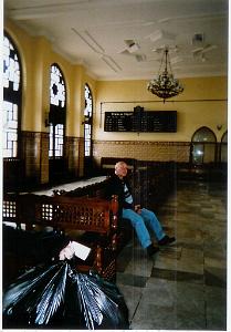 VOYAGE DU 22 29 04 2006 720 gare salle d attente